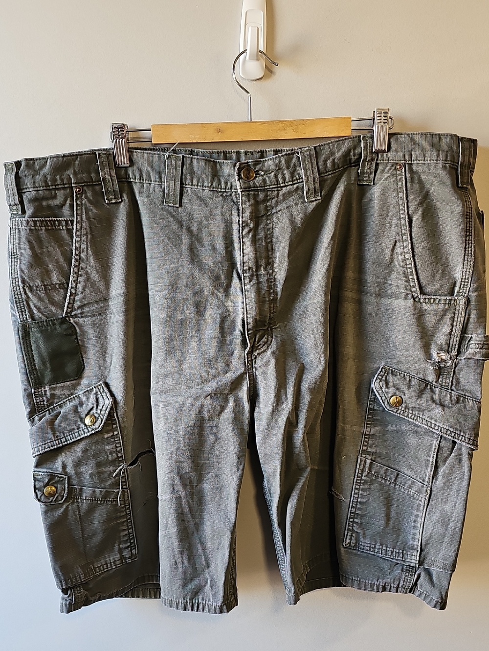 Carhartt 46" Gray Cargo Shorts